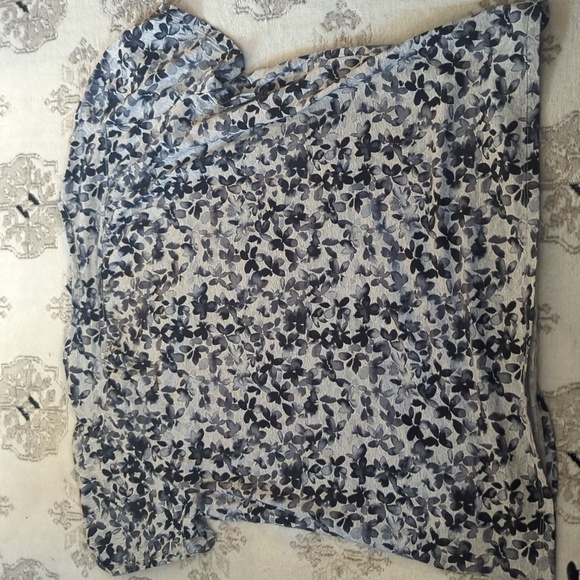 XL: Nicole Miller Floral Short Sleeve Shirt. - Picture 6 of 9